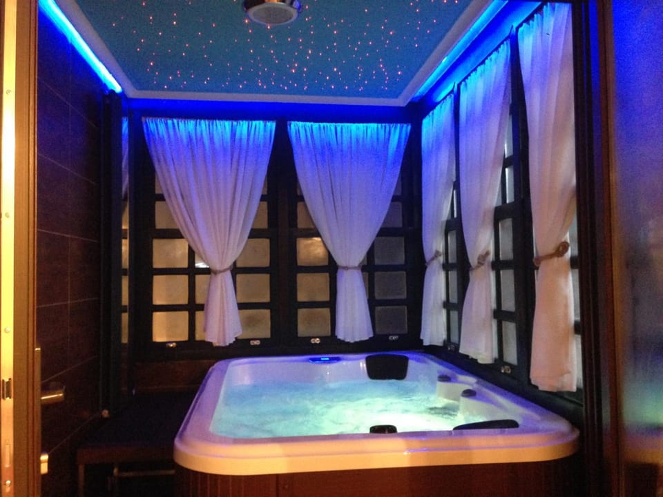 Hot Tub, Spa and wellness centre/facilities