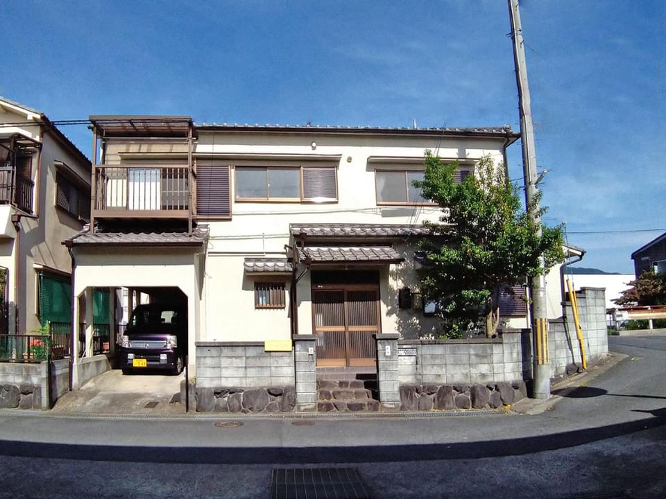 ツバメハウス Bed and Breakfast in Japan