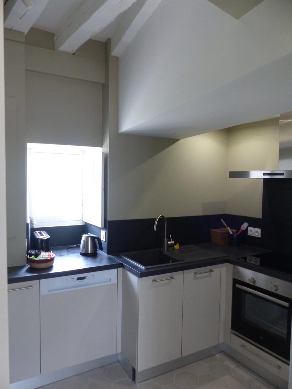 Coffee/tea facilities, Kitchen or kitchenette, Dining area