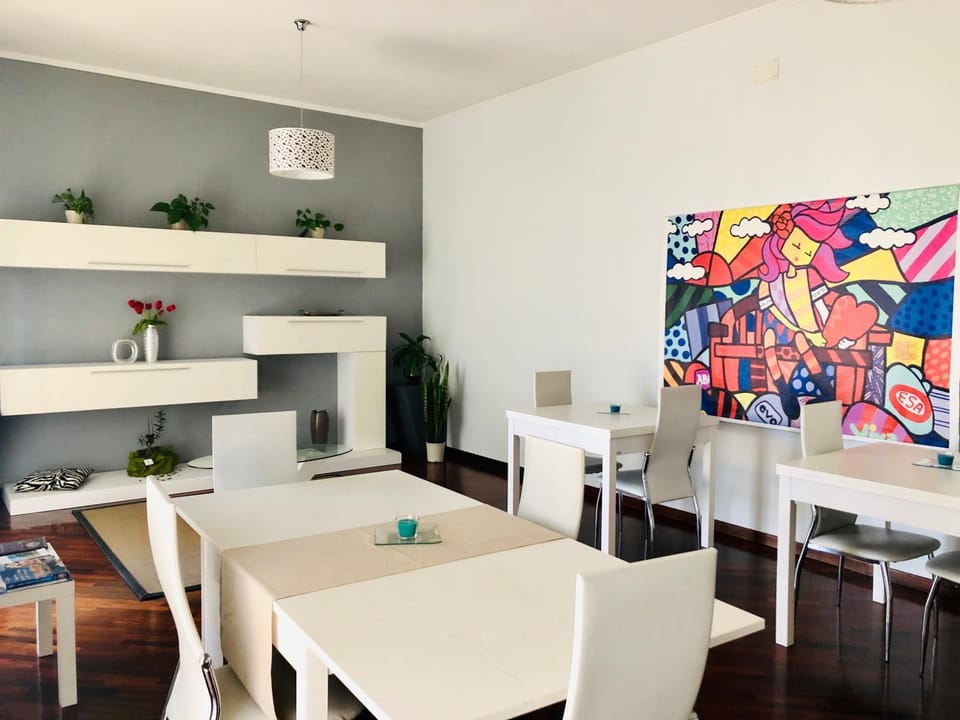 Communal lounge/ TV room, People, Balcony/Terrace, Lobby or reception, Other, Family