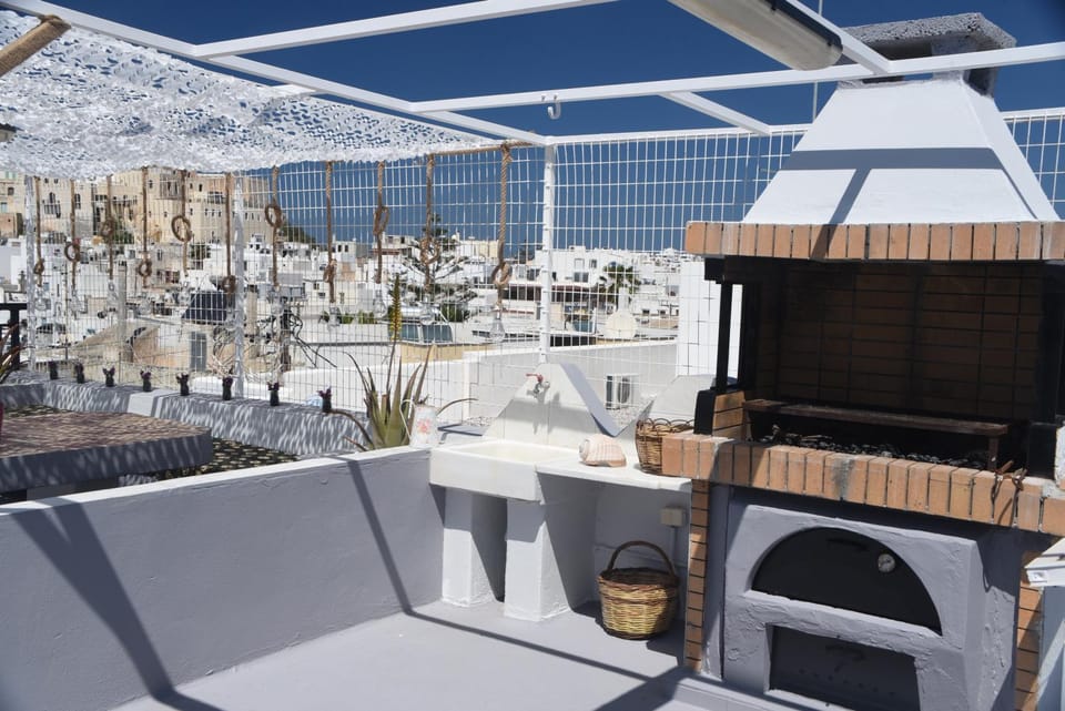 Property building, BBQ facilities, Balcony/Terrace, Landmark view