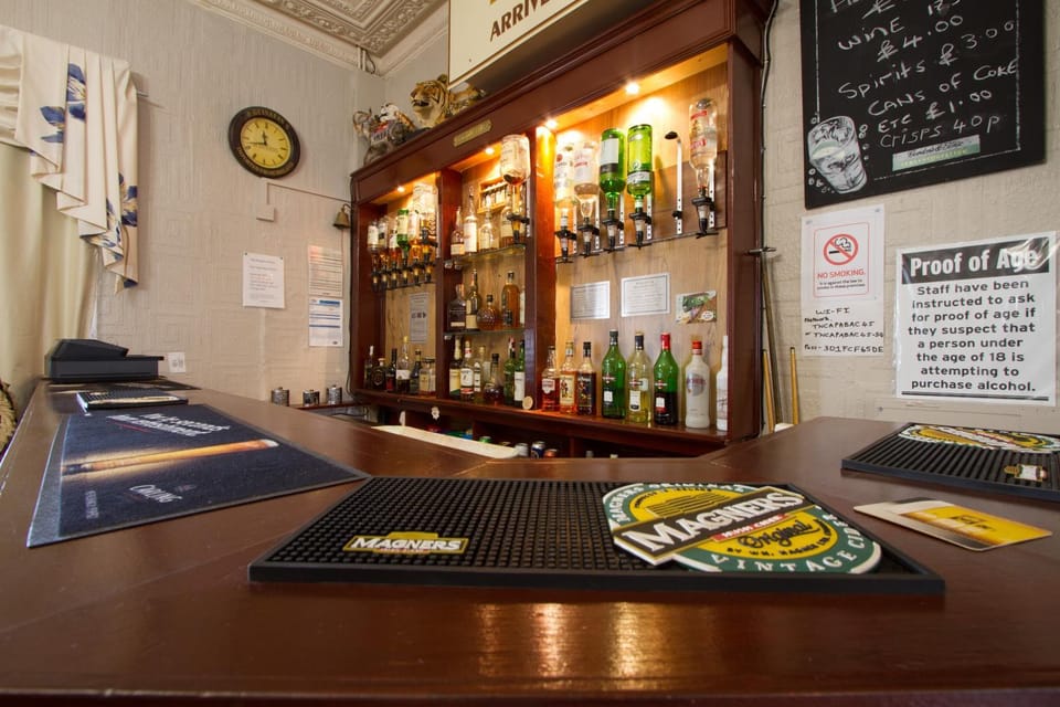 Billiard, Lounge or bar, Alcoholic drinks, Non alcoholic drinks