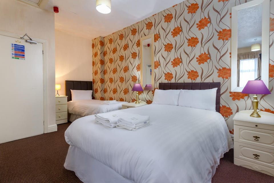 TV and multimedia, Coffee/tea facilities, Pets, Inner courtyard view