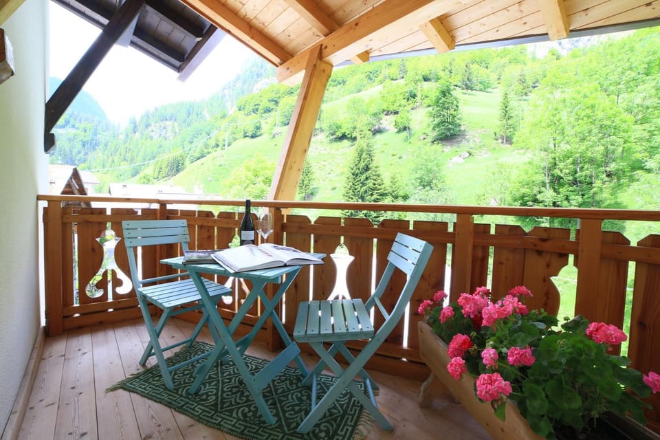 Balcony/Terrace, Mountain view
