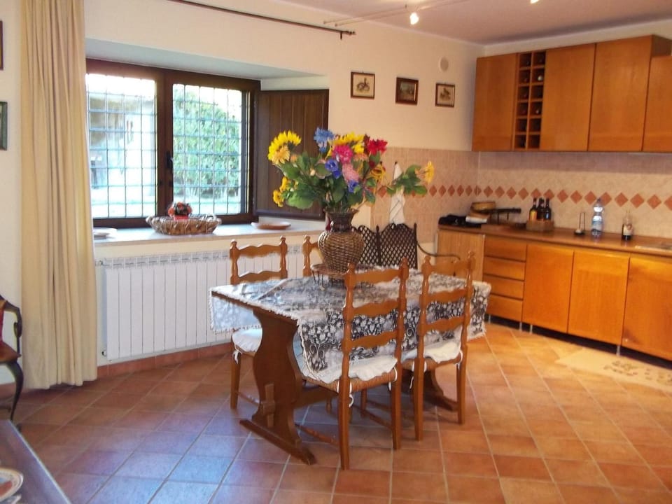 Decorative detail, Dining area, kitchen