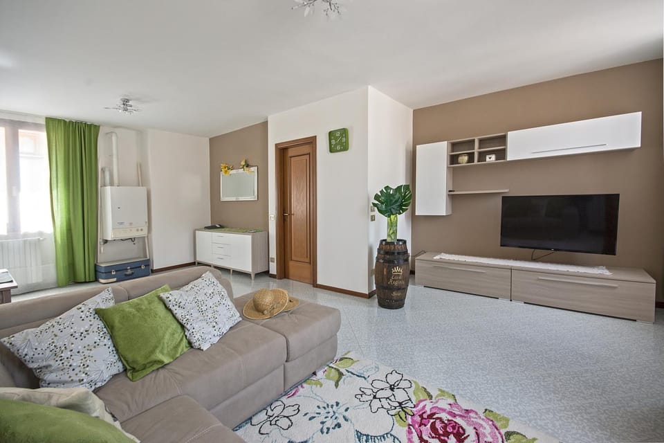 Communal lounge/ TV room, Seating area