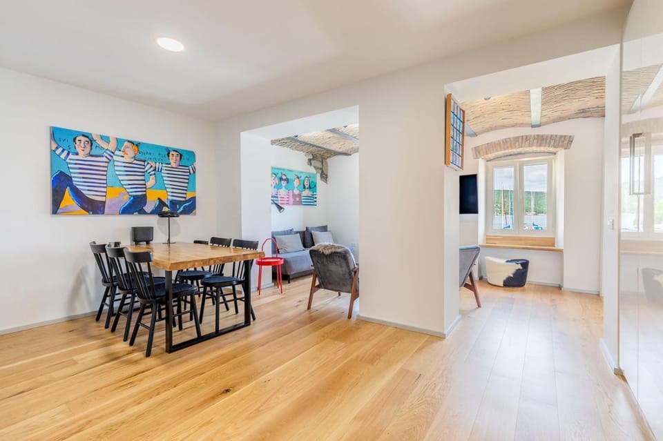 Living room, Seating area, Dining area