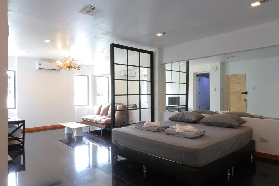 Baan33 check in by yourself code inbox 4fl behind Amazon cafe Apartment in Bangkok