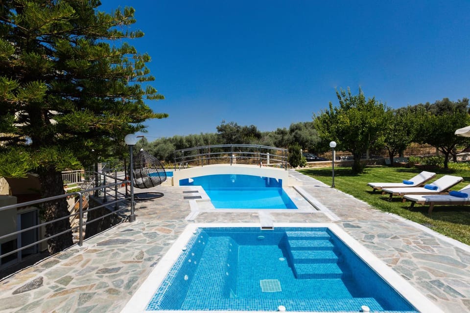 Day, Garden, Balcony/Terrace, Pool view, Swimming pool, sunbed