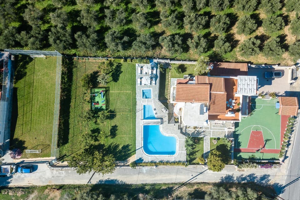 Property building, Natural landscape, Bird's eye view, Garden, Fitness centre/facilities, On site
