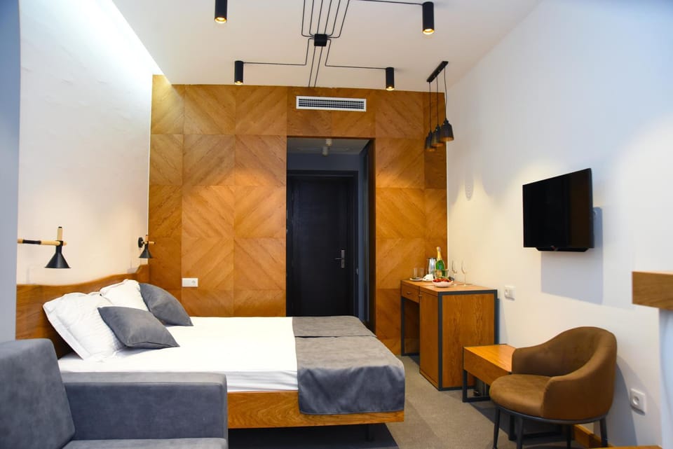 Bed, Living room, Seating area, Bedroom