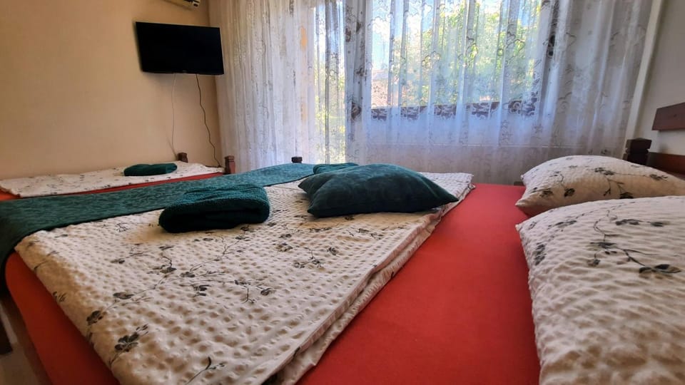 Airport Budapest Sarokhaz Panzio Bed and Breakfast in Budapest
