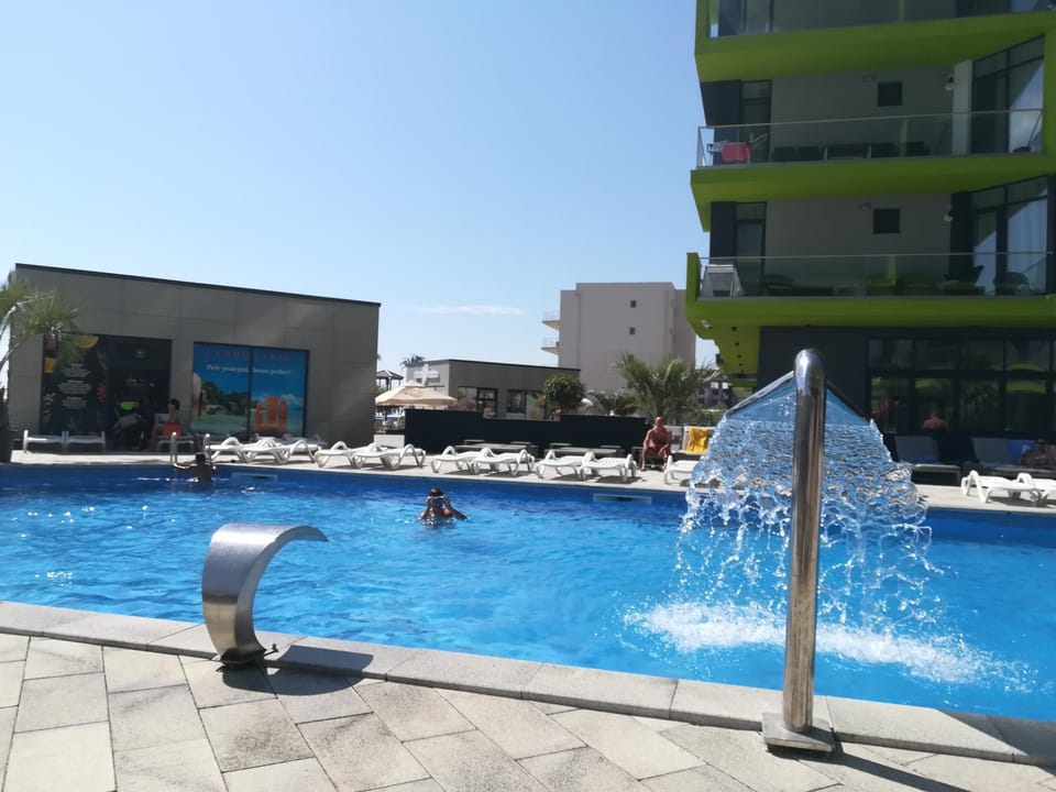 Off site, People, Activities, Beach, Swimming pool, Swimming pool, Sports
