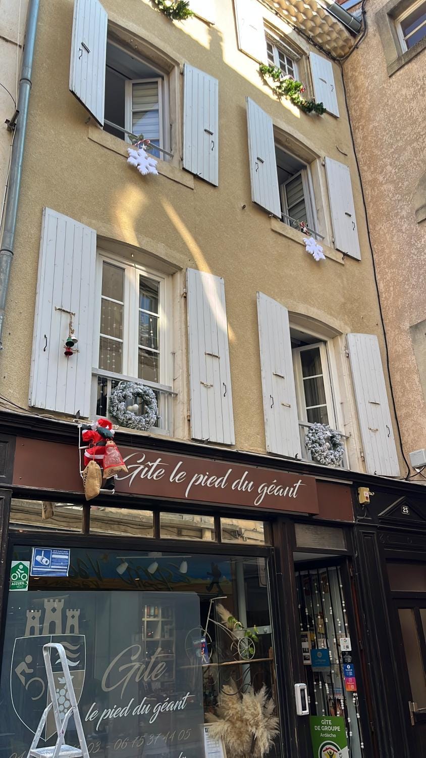 Property building, Neighbourhood, Street view, group of guests