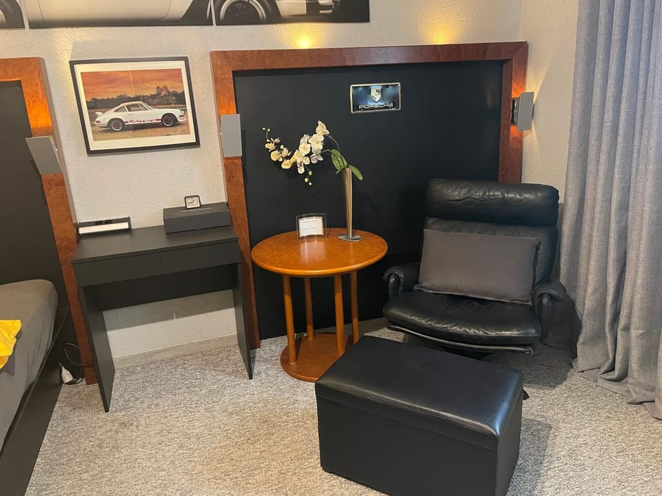 TV and multimedia, Seating area