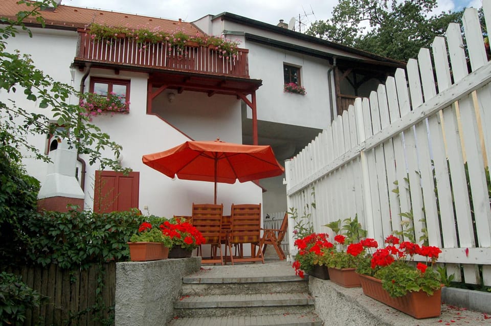 Facade/entrance, Balcony/Terrace