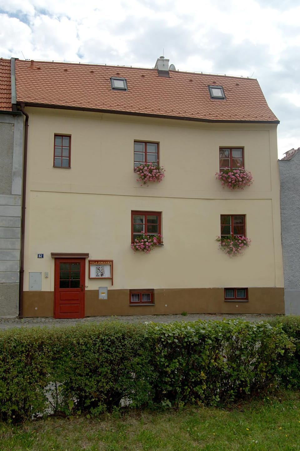 Facade/entrance