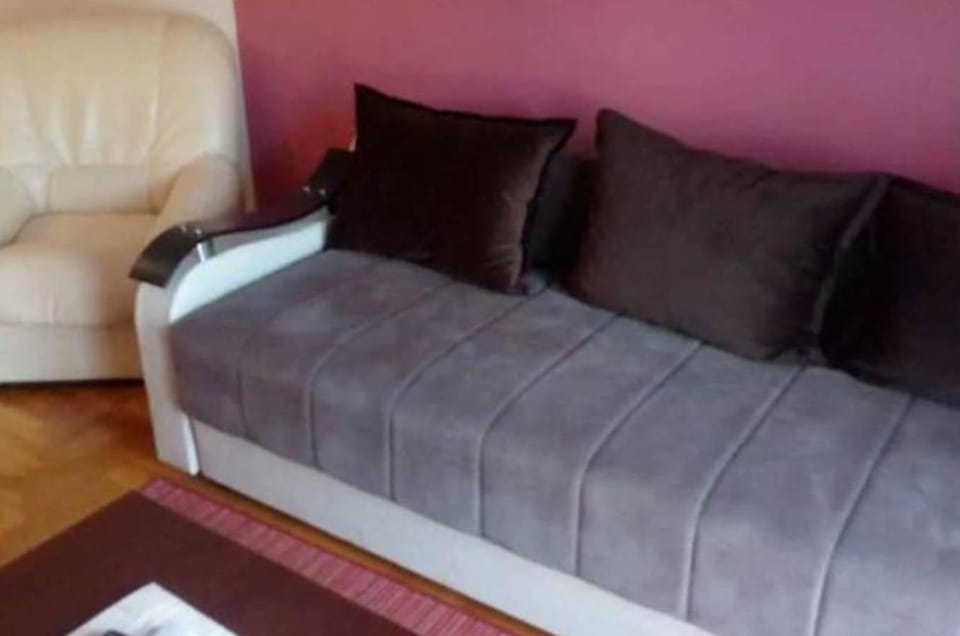 Bed, Living room, Photo of the whole room, Bedroom