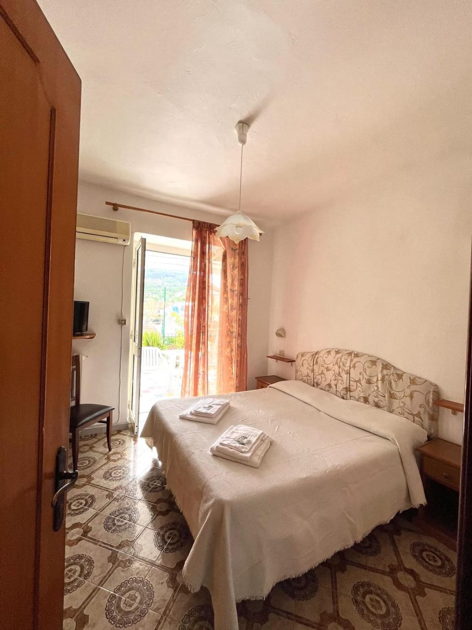 Bed, Bedroom, Sea view