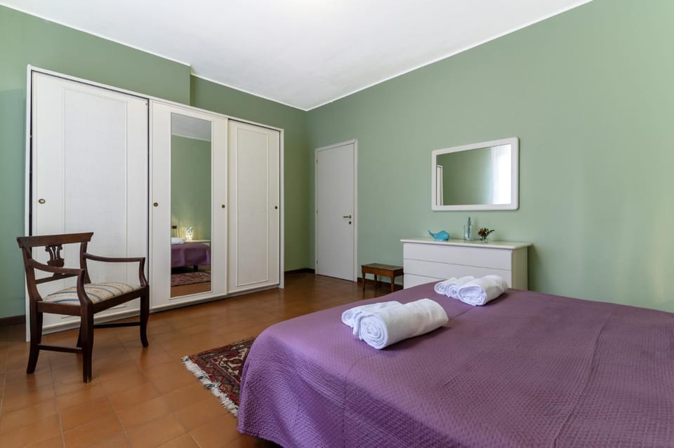 Bed, Photo of the whole room, Bedroom, towels, wardrobe