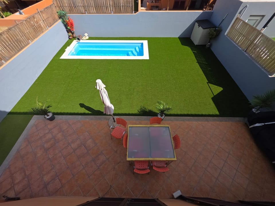 Swimming pool