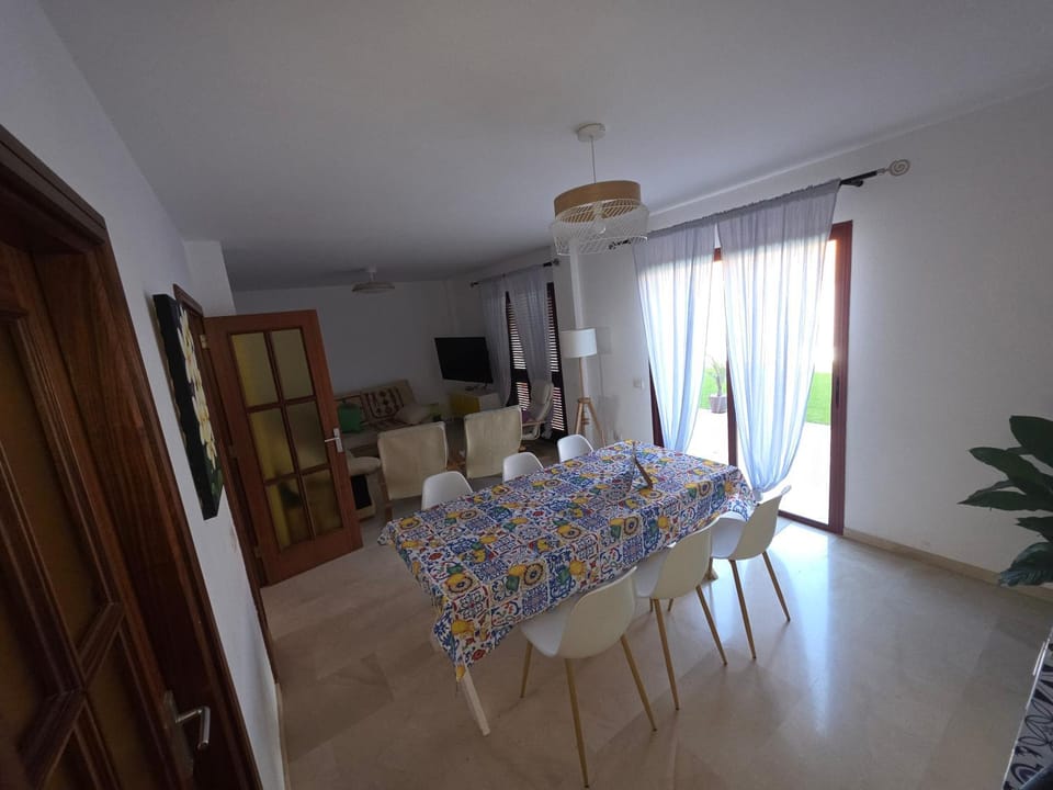 Living room, Dining area