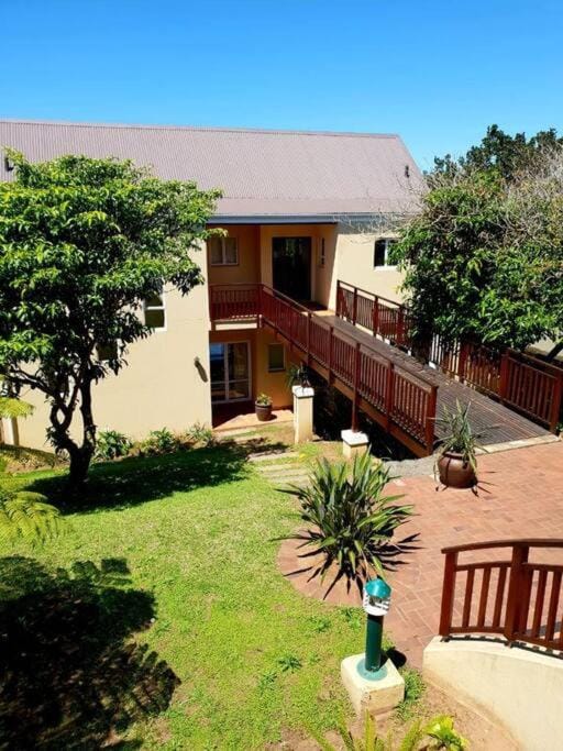 Property building, Facade/entrance, Garden, Garden view