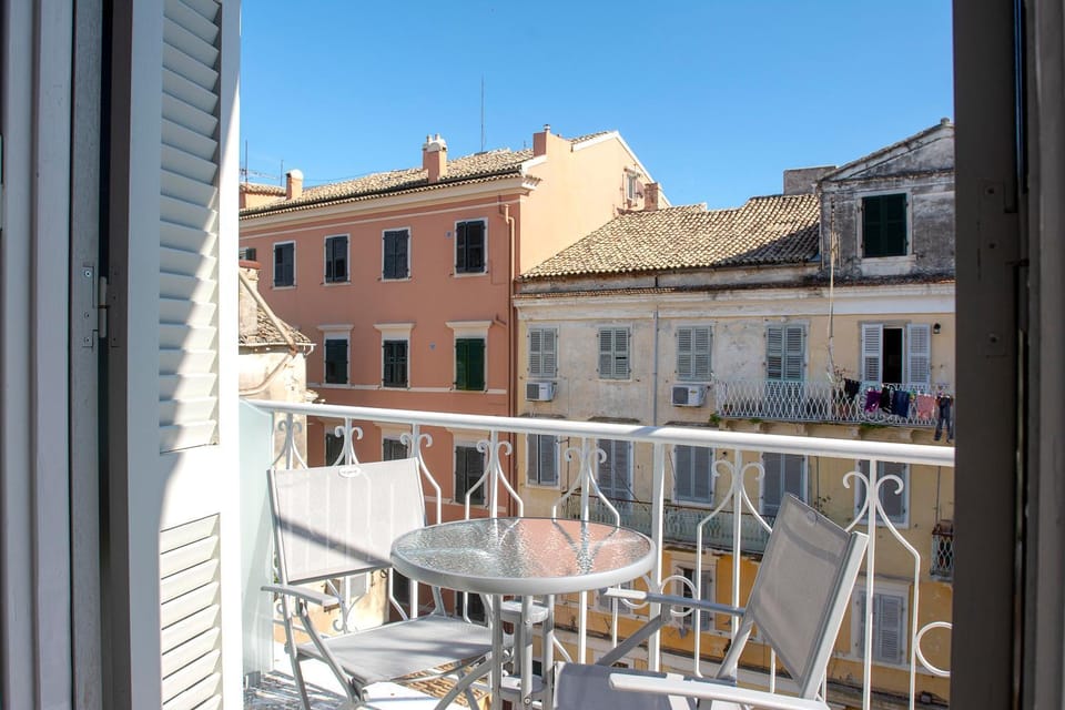 Balcony/Terrace, City view