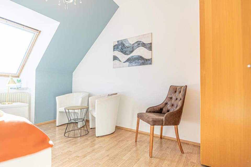 Property building, Bed, Seating area, Dining area