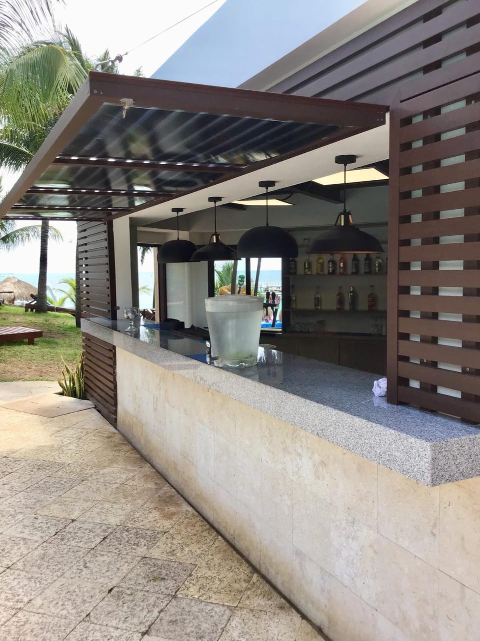 Lounge or bar, Alcoholic drinks, Non alcoholic drinks