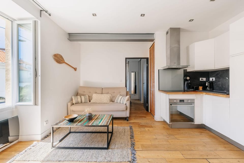 Kitchen or kitchenette, Seating area