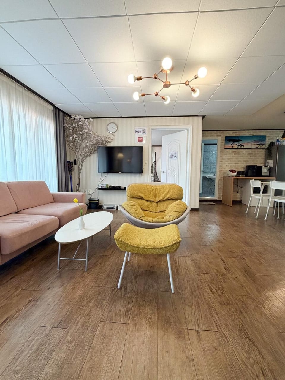 Living room, Seating area
