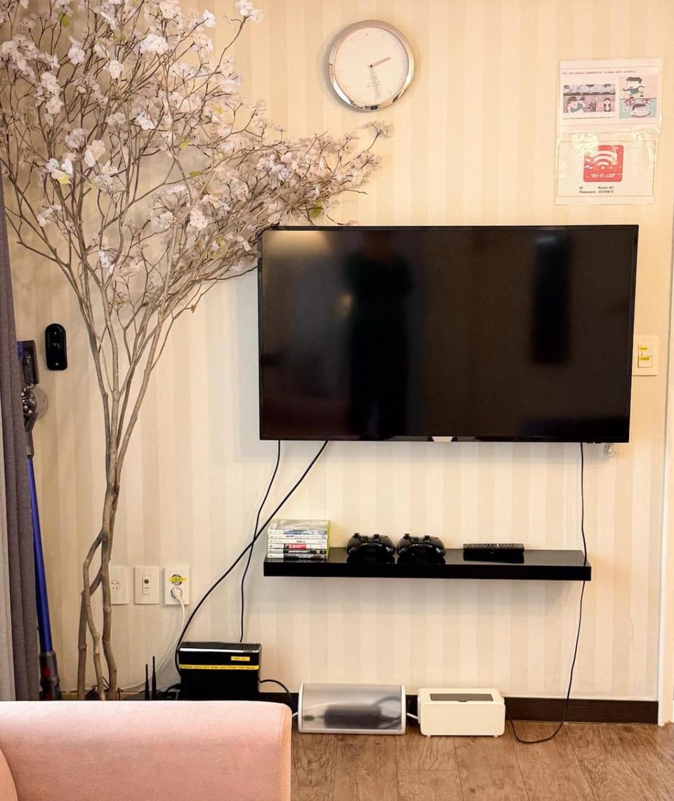 Communal lounge/ TV room, TV and multimedia