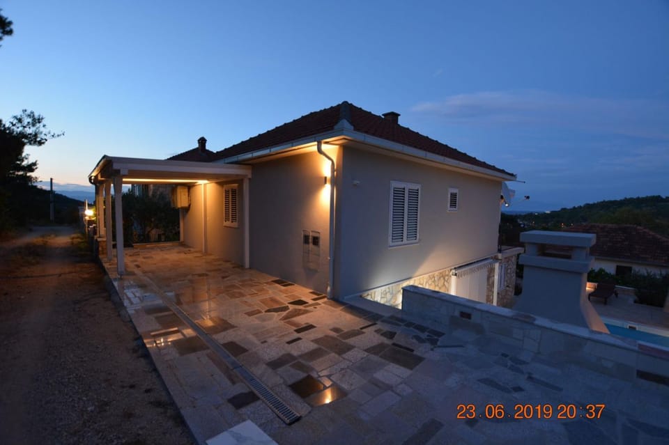 Dreamlodge - Luxe Dalmatian Villa, private pool, parking, mooring, breathtaking sea & mountain view, at 150 m from idyllic private beach Villa in Split-Dalmatia County