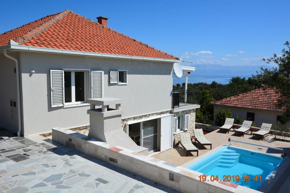 Dreamlodge - Luxe Dalmatian Villa, private pool, parking, mooring, breathtaking sea & mountain view, at 150 m from idyllic private beach Villa in Split-Dalmatia County