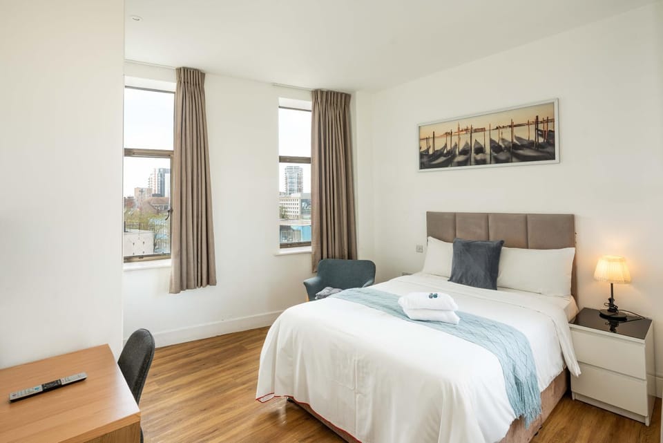Bed, Photo of the whole room, Bedroom