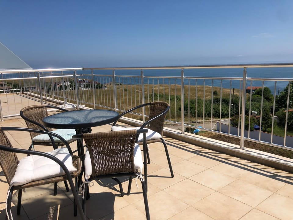 View (from property/room), Balcony/Terrace, Sea view
