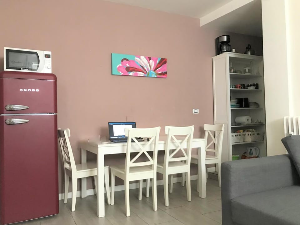 Kitchen or kitchenette, Seating area, Dining area, minibar