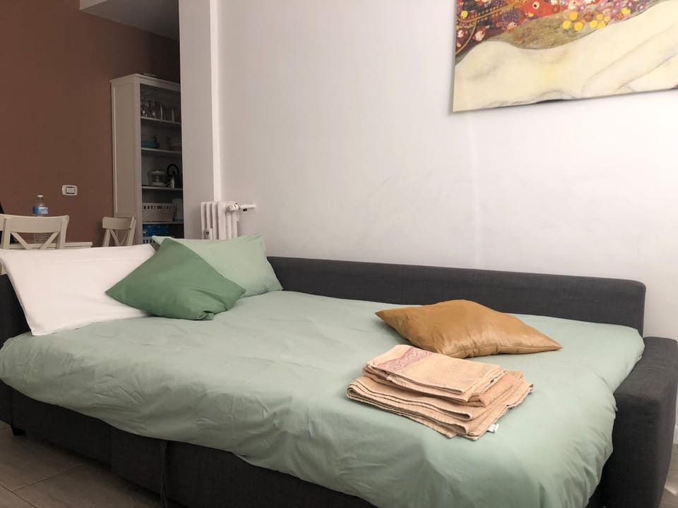 Bed, Living room