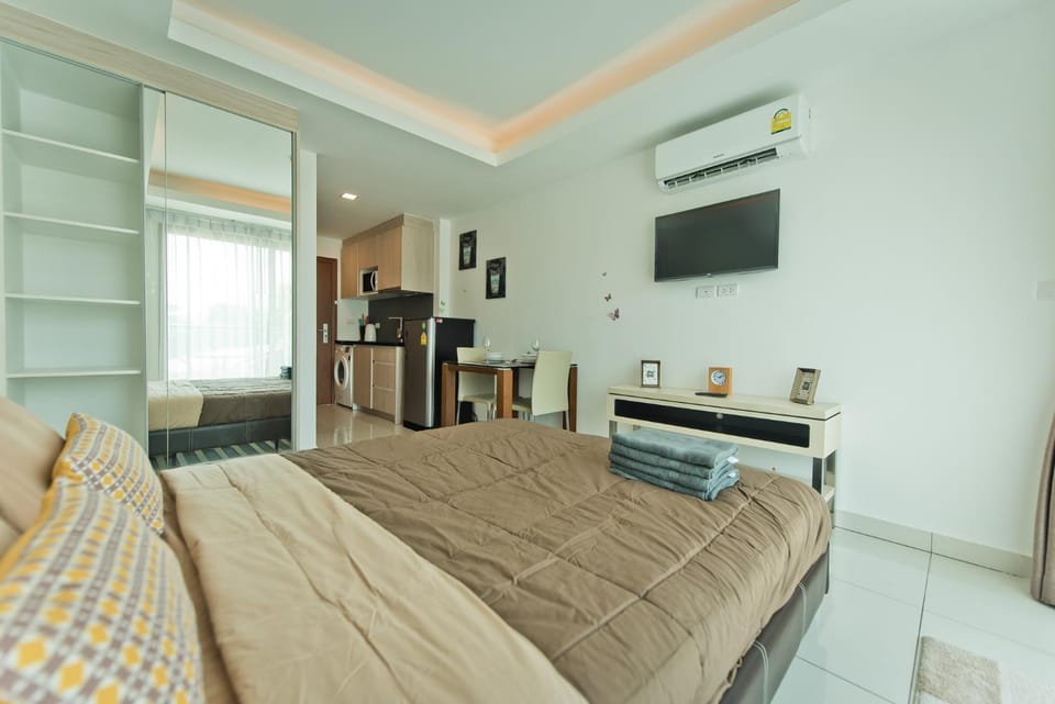 Living room, Dining area, Bedroom