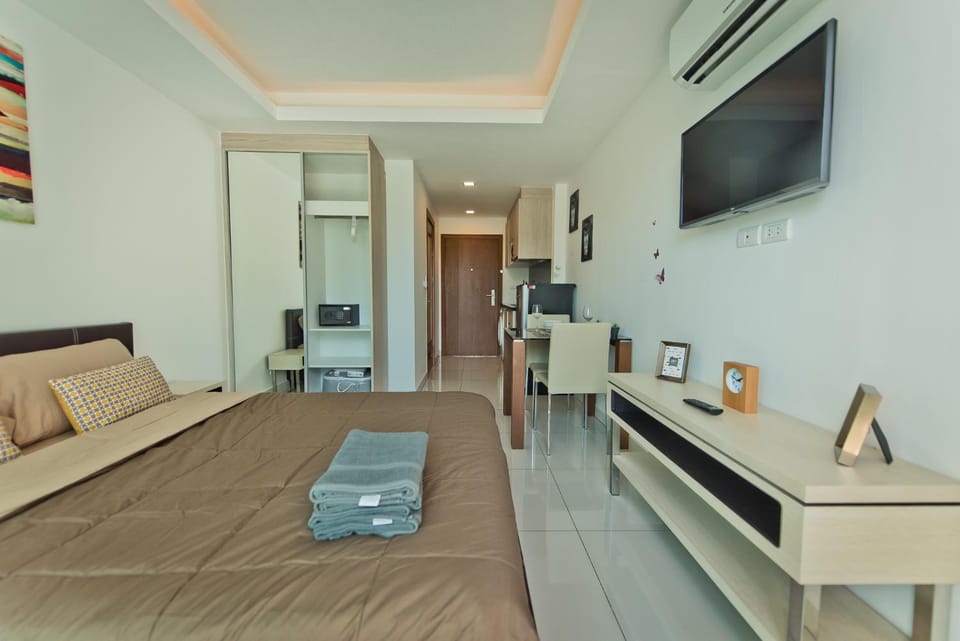 Kitchen or kitchenette, Dining area, Bedroom