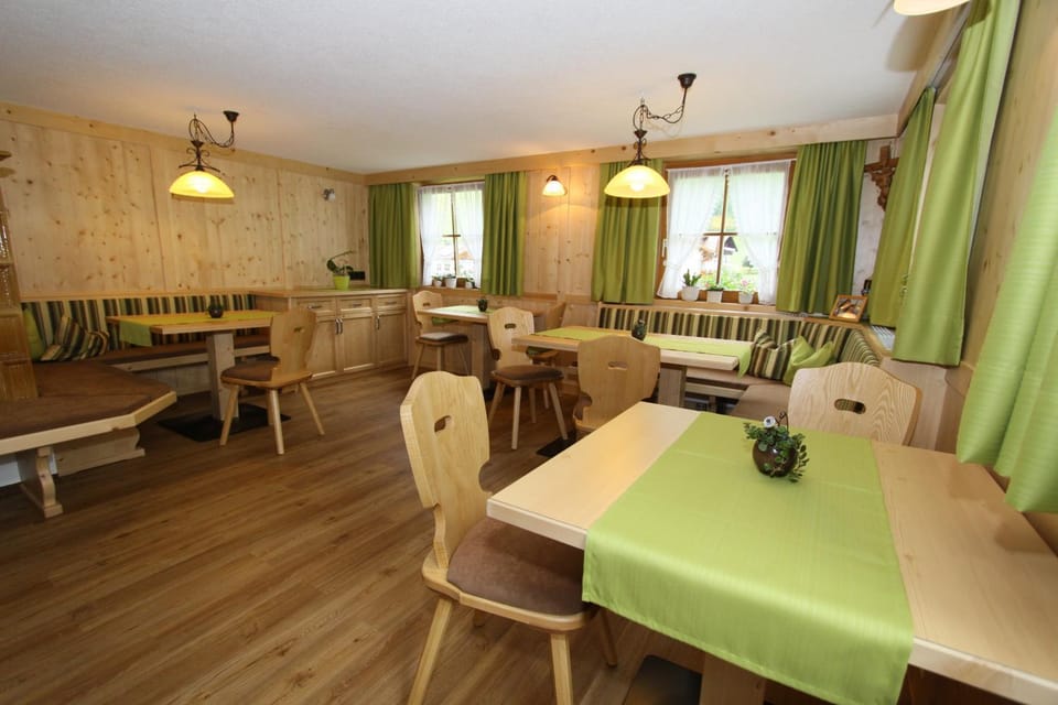 Restaurant/places to eat, Day
