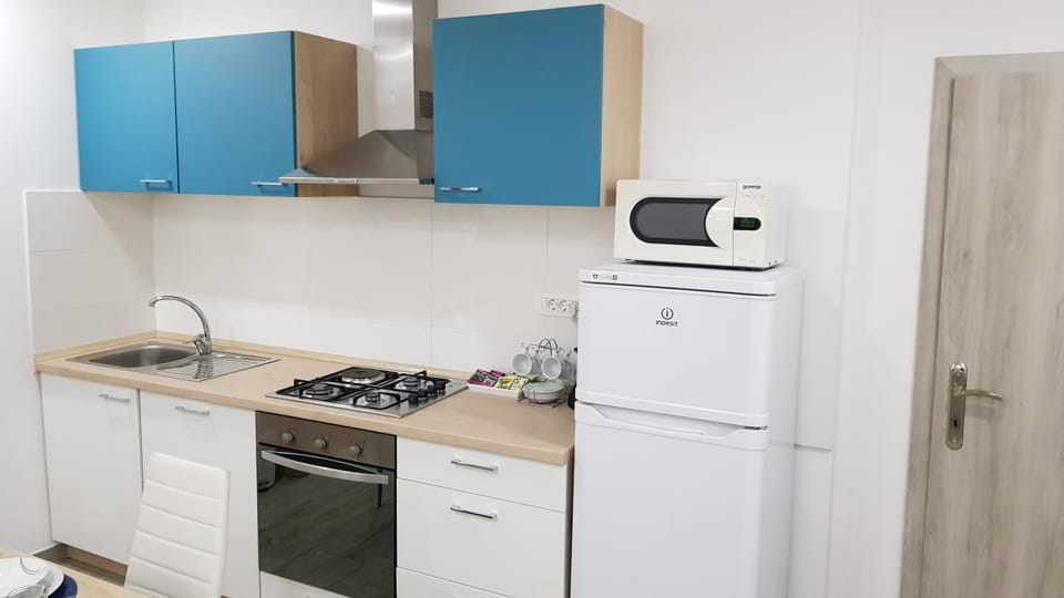 Kitchen or kitchenette, Communal kitchen