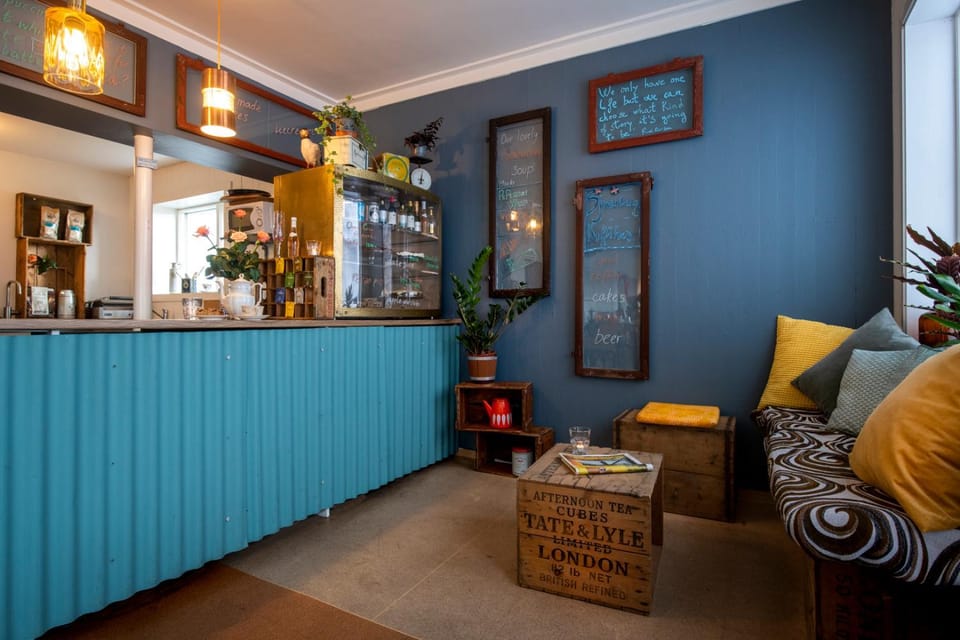 Restaurant/places to eat, Area and facilities, Breakfast