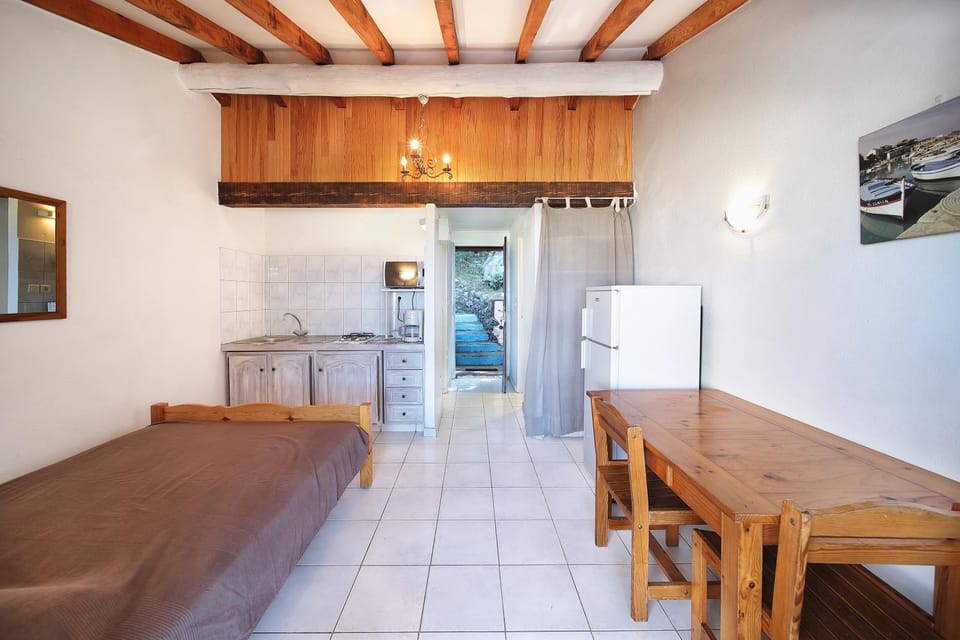 Kitchen or kitchenette, Dining area, Bedroom
