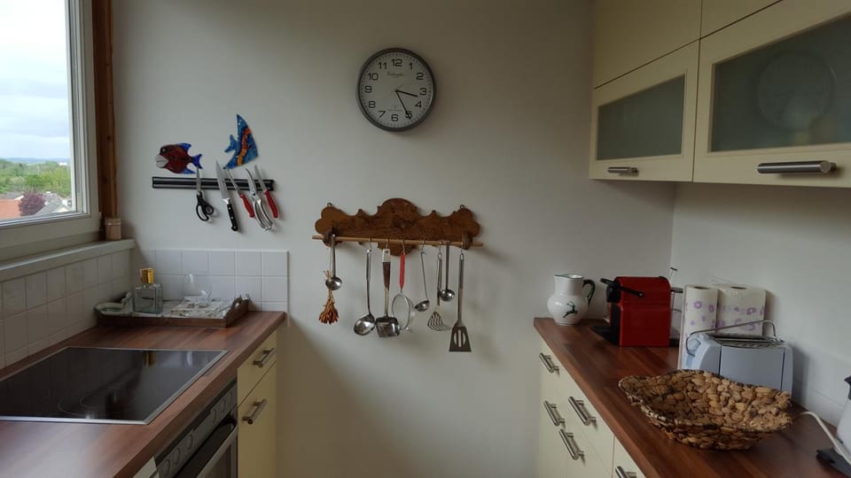 Kitchen or kitchenette, Dining area, Communal kitchen