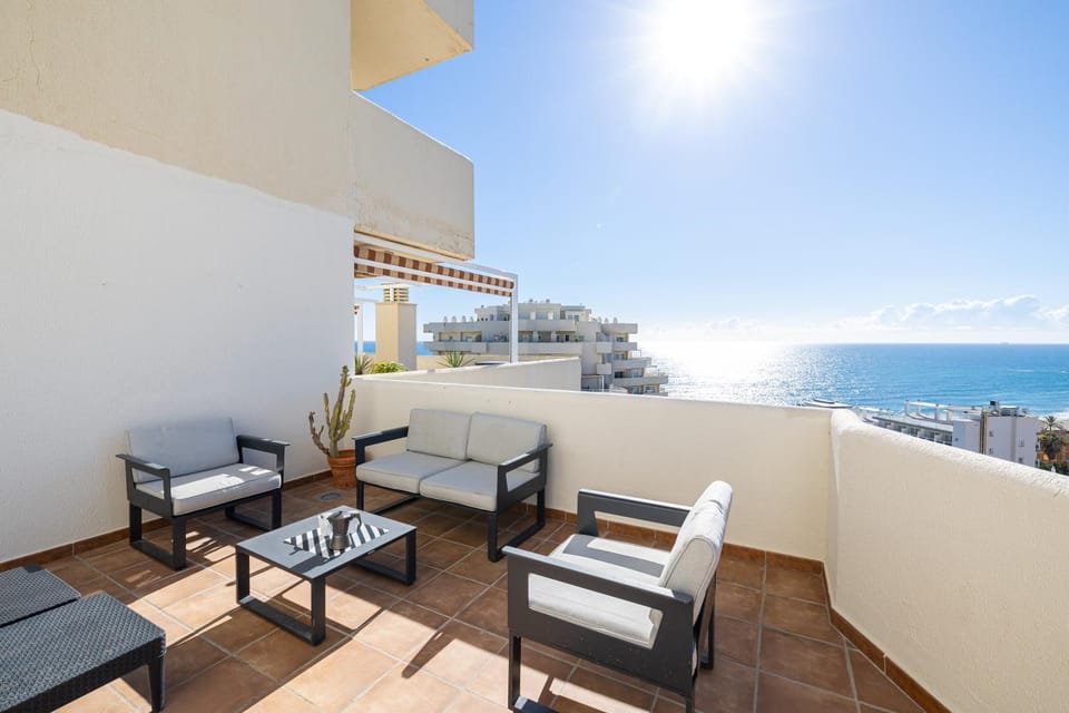 Day, Natural landscape, Balcony/Terrace