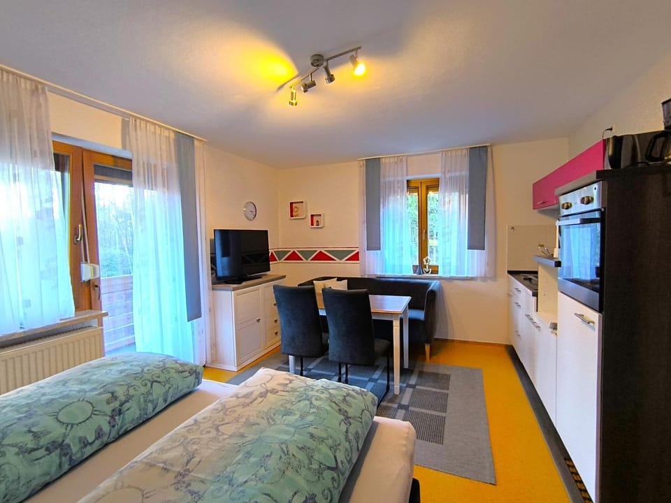 TV and multimedia, Kitchen or kitchenette, Seating area, Dining area