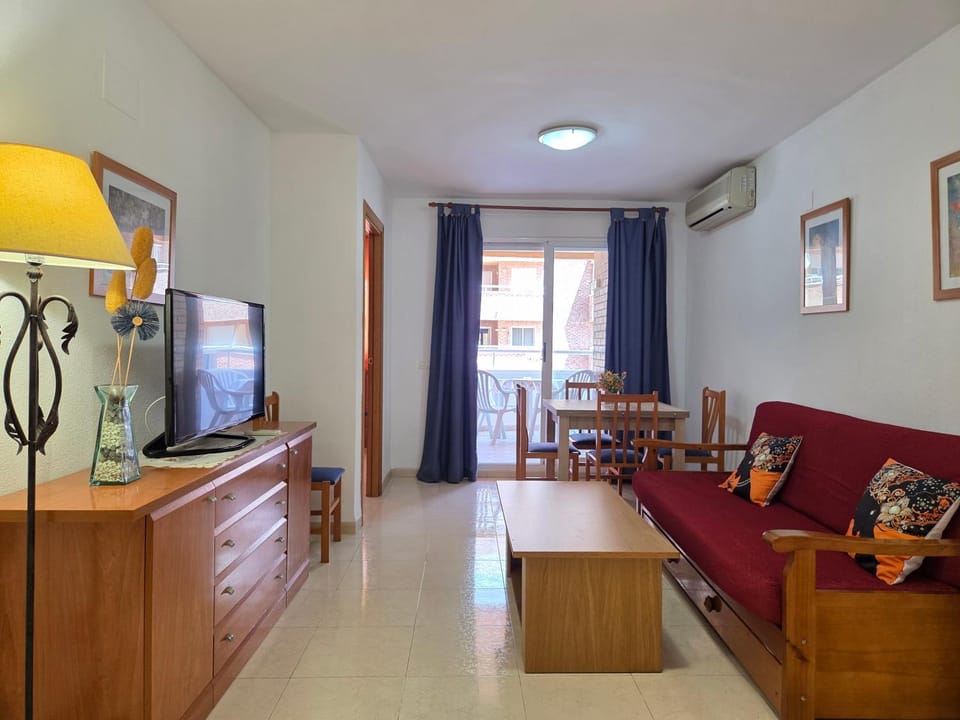 TV and multimedia, Living room, Dining area, air conditioner
