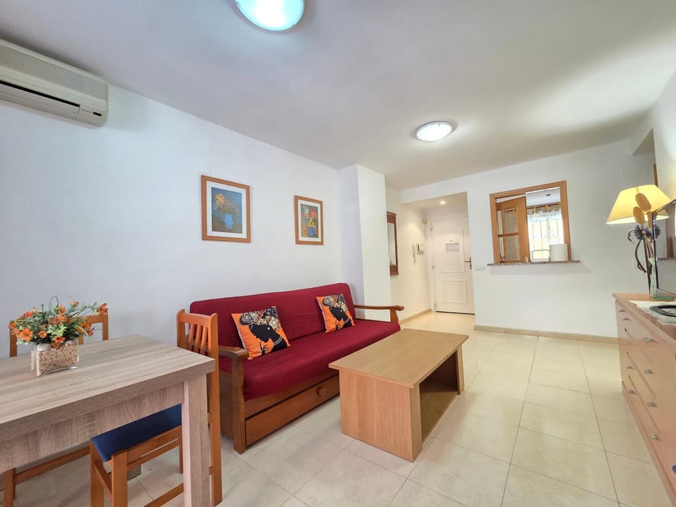 TV and multimedia, Living room, Dining area, air conditioner